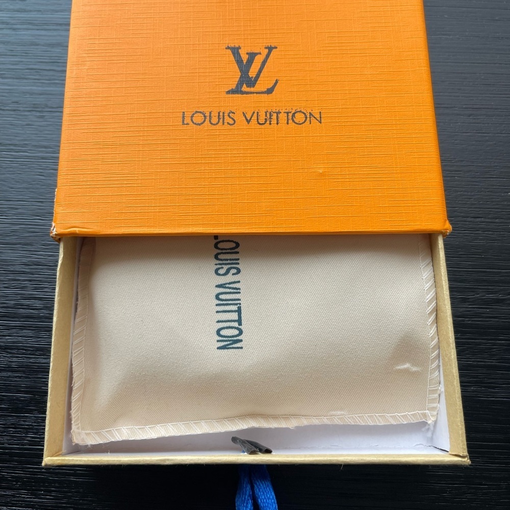 Elegant brass Upcycled lv ashtray - Picture 7 of 11